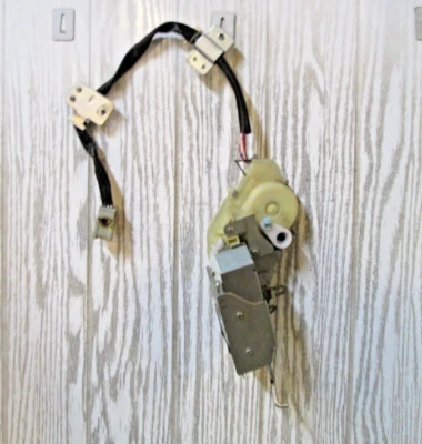 honda cr-v-ctdi diesel 2.2 mk2 rd9 2001-2006, passenger rear door lock catch - Image 1 of 4