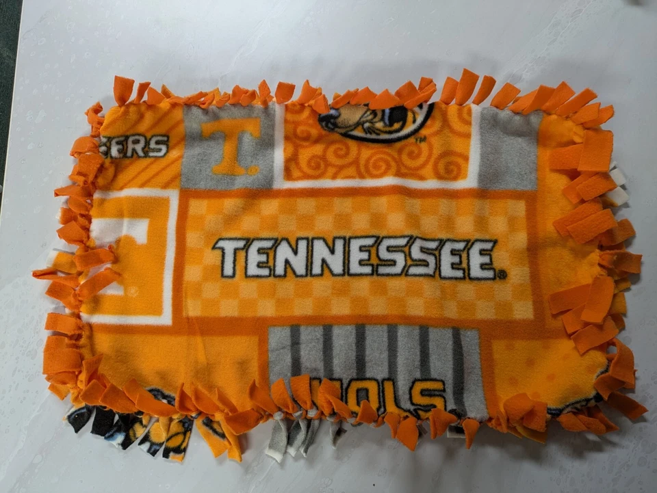Manta de seguridad atada de lana para bebé hecha a mano - Tennessee Volunteers - 15 x 25 Foto 1 de 1