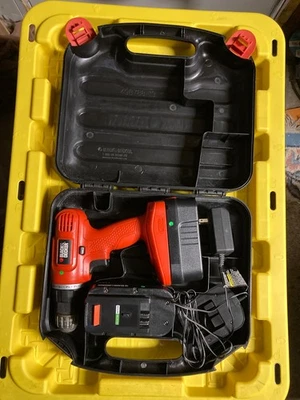 Broca Black & Decker sem fio 18V 3/8" mandril, 2 baterias, carregador e estojo - Imagem 1 de 4