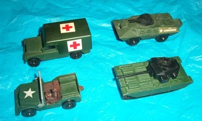 Corgi Junior Military lot Willys Jeep, Land Rover ambulance, Comando, Centurion - Image 1 of 4
