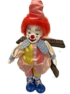 Muñeca de porcelana de payaso de circo, juguete vintage de cuerpo suave de 15”, hecha en China en muy buena condición - Imagen 1 de 12