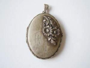 Alpacca Foto Anhänger Vintage Medaillon Blumen Relief Monogramm Gravur BM/MB - Bild 1 von 5