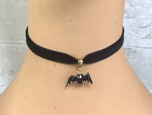 Ciondolo Choker Velluto Nero/Collana Pipistrello Vampiro Gotico Pagano Regalo Halloween Oro - Foto 1 di 3