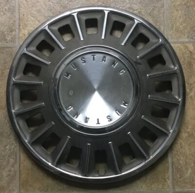 1968 - 1969 年原装福特野马轮毂盖 14 英寸经典汽车零件 — 第 1/2 张图片