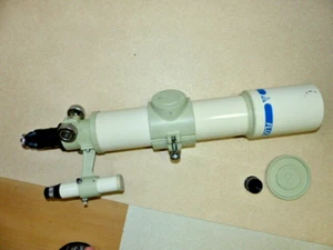 Telescopio refractor de fluorita Takahashi FC-76 MC con buscador y bandas de tubo, en muy buena condición - Imagen 1 de 6