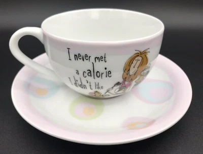 Taza y platillo Born To Shop "Nunca conocí una caloría que no me gustó" CreativeTops Foto 1 de 4