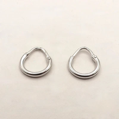 Pendientes de aro italianos sin fin de oro blanco macizo de 18k Italia 750 nuevos Foto 1 de 4