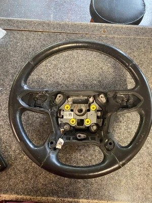 Volante de couro preto 2014-19 Sierra Chevrolet Silverado aquecido 23158400 - Imagem 1 de 4