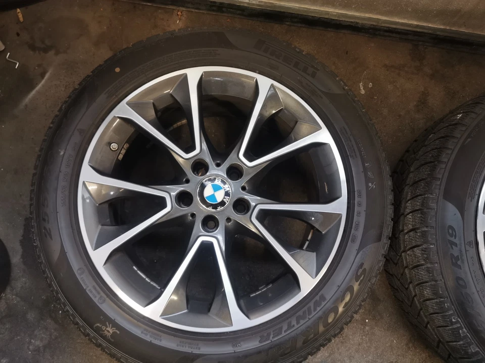 BMW X5 Original 19 Zoll Felgen Mit Winter Reifen - Bild 1 von 4