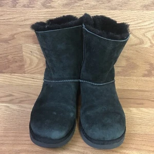 Ugg Bailey Bow II Boots Size 7 Black Suede Mid Calf Winter Boots Snow Boots - Picture 1 of 6