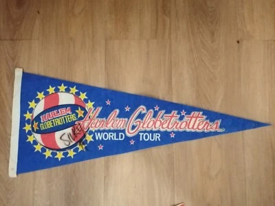 VINTAGE USA Harlem Globetrotters Basketball Pennant DÉDICACÉ  - Photo 1/2
