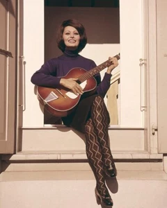 Sophia Loren Gorgeous portrait playing guitar in window 16x20 Poster - Picture 1 of 1