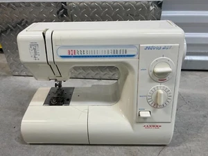 Janome Schoolmate S-3015 Sewing Machine comes with Cover & power supply - Picture 1 of 4