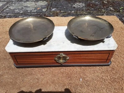 Belle balance ancienne avec sa boite de poids complète - Photo 1/4