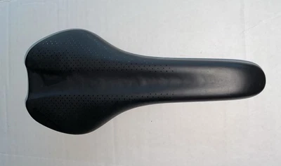 Bontrager Arvada 自行车鞍座 #564834,270 x 138 毫米黑色座椅轻便 — 第 1/4 张图片