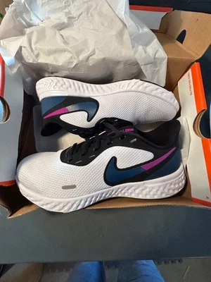 Nike Revolution 5 BQ3207-102 Womens Size 8 Running Shoes White Blue Sneakers New - Image 1 of 4