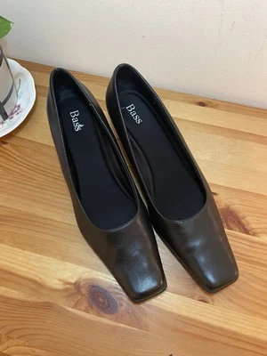 Zapatos de salón Bass para mujer Tristen de cuero negro punta cuadrada tacón bloque 2” talla 8,5 M, excelente Foto 1 de 4