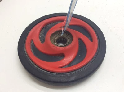 Rueda loca roja usada Polaris 2000-2006 6,38 1590303-293 SuperSport Fusion Foto 1 de 4