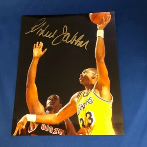 Foto 8x10 de Kareem Abdul-Jabbar firmada a mano de los Lakers Sky Hook Shot - Imagen 1 de 1