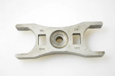 VOLKSWAGEN GOLF MK7 2012 2.0 TDI 04L216EHH FUEL INJECTOR BRACKET - image 1 of 2