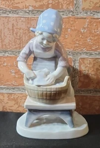 Metzler & Ortloff Woman Washing Clothes 6 3/4" Ceramic Figurine Germany - Picture 1 of 6