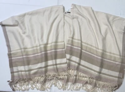 Poncho manta para mujer Abercrombie & Fitch chal flecos envoltura crema rayas Foto 1 de 4