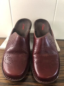 NEW Clarks Artisan 72498 Women’s Burgundy Leather Slip On Mule Clog Shoe Sz 10M - Bild 1 von 5