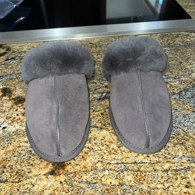 Chinelos femininos Ugg Scuffette II cinza carvão tamanho 8 - Imagem 1 de 4
