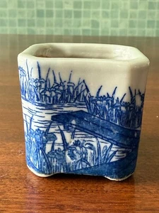 Miniatur japanische oder chinesische Keramik Übertopf Topf blau weiß Wasser Iris - Bild 1 von 7