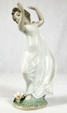 Rare Lladro #6989 "Lilly, Symbol of Purity" Mint No Box