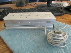 SMC Pneumatik: MXS20-100BSR Pneumatiktisch mit zwei D-M9B Sensoren - Bild 1 von 3