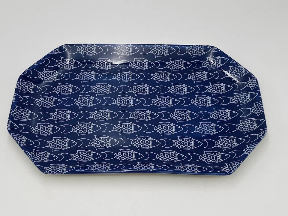Bandeja para servir pan azul y blanco Kate Nelligan 14x9” con patrón de pescado Foto 1 de 4