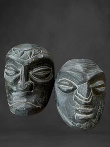 Exquisito juego de 2 máscaras africanas de “pasaporte” talladas a mano de madera vintage - Imagen 1 de 20