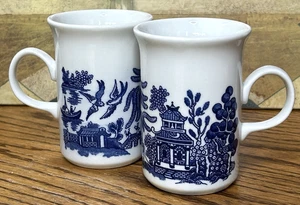 WILLOW BLUE Set of 2 Coffee Mugs Tea Cups Churchill England Ear Handle - Picture 1 of 10