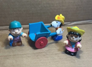 Vintage Peanuts Farmer Snoopy, Lucy & Linus Spielzeug + Wagen Menge 3 Figuren 2,5" - Bild 1 von 7