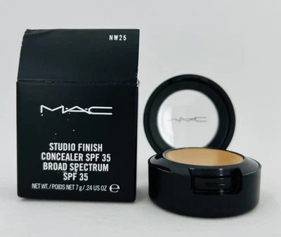 MAC Studio Finish Concealer SPF 35 Broad Spectrum NW25 - 7g/.24usoz - Image 1 of 2