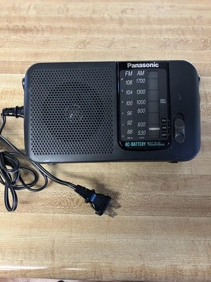 Panasonic RF-544 Portable AM / FM Radio Handle Antenna AC or Battery Works - Image 1 of 4
