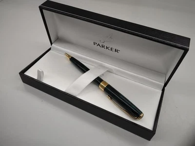 PARKER Dark Green x Gold Sonnet Ballpoint Pen - Image 1 of 4