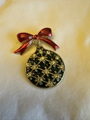 Broche prendedor adorno navideño "W" - piedras verdes, rojas, blancas, metal dorado Foto 1 de 3