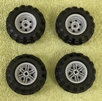 LOTE de 4 ~ Neumáticos LEGO 56x26 Technic Globo con Ruedas GRIS AZULADO CLARO Foto 1 de 4