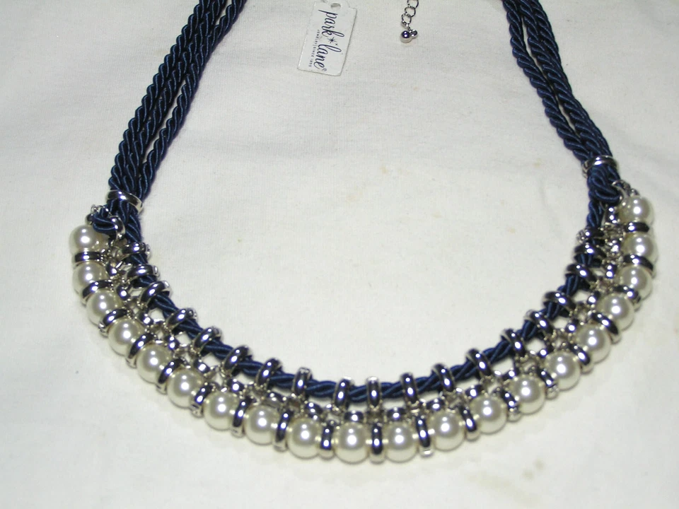 ...Nuevo PARK LANE...Color Plata, Perlas Imitadas, Collar Cuerda Azul... Foto 1 de 4