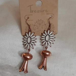 Squash Blossom Floral Dangle Earrings Copper Tone Metal Flower White Petals - Picture 1 of 3