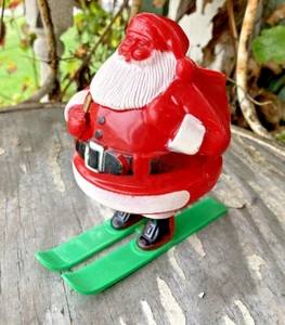 Vintage 1950er Rosbros Santa grüne Ski Hartplastik Süßigkeiten Behälter schwarzer Rand - Bild 1 von 11