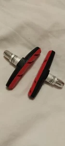 Red And Black V Brake Blocks , One Pair ,MTB , Hybrid Etc - Picture 1 of 4