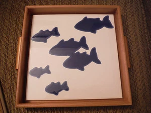 NEW 7.75" x 7.75" Blue Fish Tile Art Hot Plate with Wooden attached Tray - Picture 1 of 1