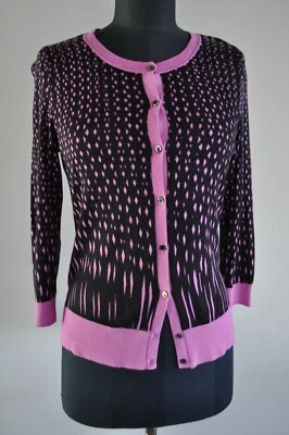 Cardigã feminino suéter halogênio tamanho médio rosa e preto geométrico - Imagem 1 de 4