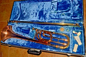 Trombón Yamaha YSL-643ii Japón con estuche accesorio F, boquilla Bach 6 1/2 - Imagen 1 de 13