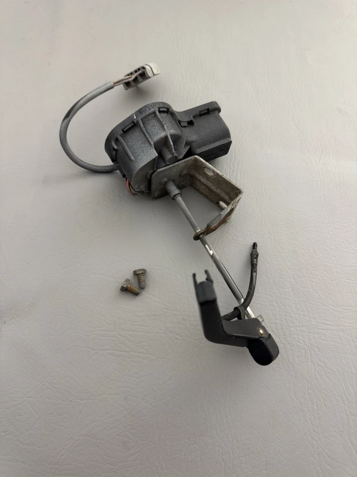 1988 - 1994 Saab 900 Headlight Washer Lamp Motor Front Passenger Right Rh Oem - Image 1 of 4