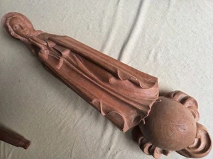 Virgen mayor, bellamente tallada para colgar en la pared - Imagen 1 de 7