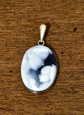 Pingente camafeu vintage presente do céu ouro amarelo 14K mãe e bebê ágata azul - Imagem 1 de 4